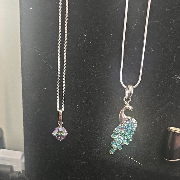 Elegant Silver Necklace Collection - Picture 3 of 6